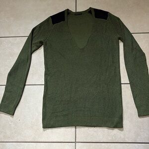 Theory sweater size size